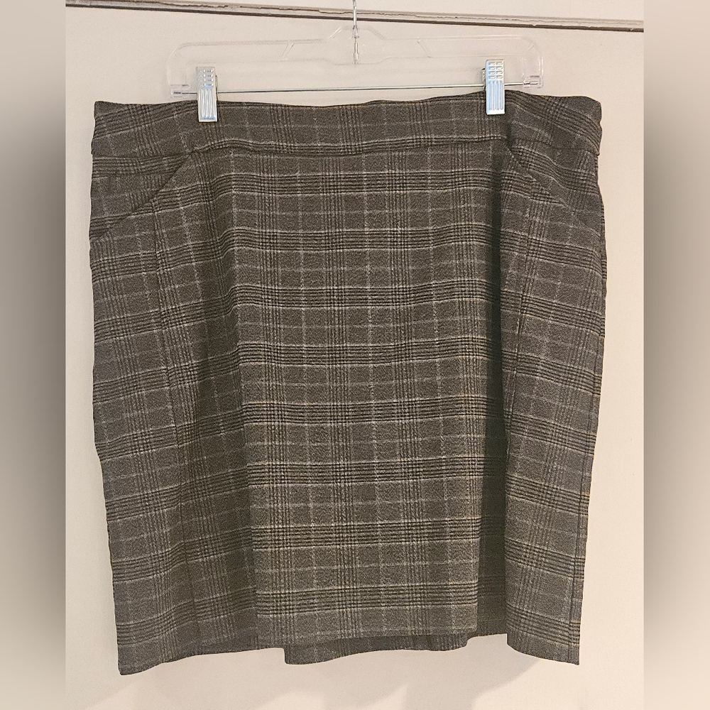 Women's Gray Plaid Pencil Skort